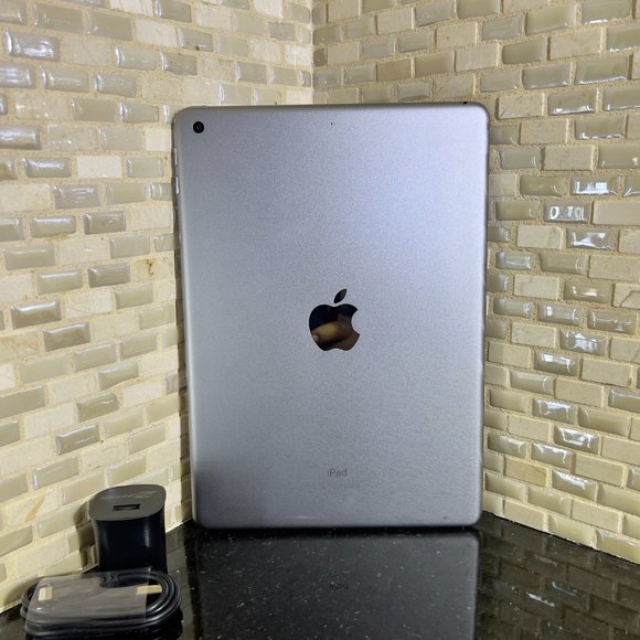 Apple iPad 5th Gen 128GB Wi-Fi 9.7in Space Gray w/ iOS 16 Installed - Picture 6 of 6